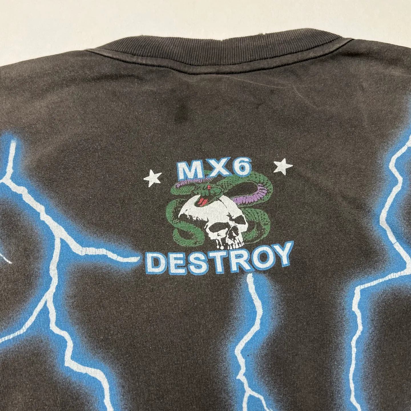 SAINT Mxxxxxx MEDUSA SS TEE/BLK Medusa Hydra retro sulfur-dyed short-sleeves, washed black S-XL, cylindrical fabric with no side seams, the open width is almost meaningless, Assute ready-to-wear dyeing, the whole piece faded, collar and cuffs frayed, many hangings, oversized printing position, genuine level restoration, customized joint main mark/wash mark/with little angel anti-counterfeiting